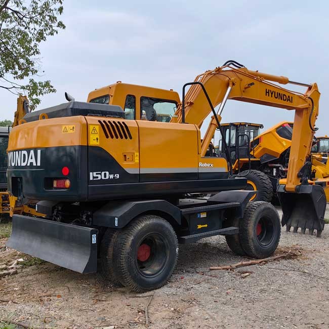 Small Used Excavator Hyundai R150w-9 Wheel Excavator 0.23m3 Bucket Capacity