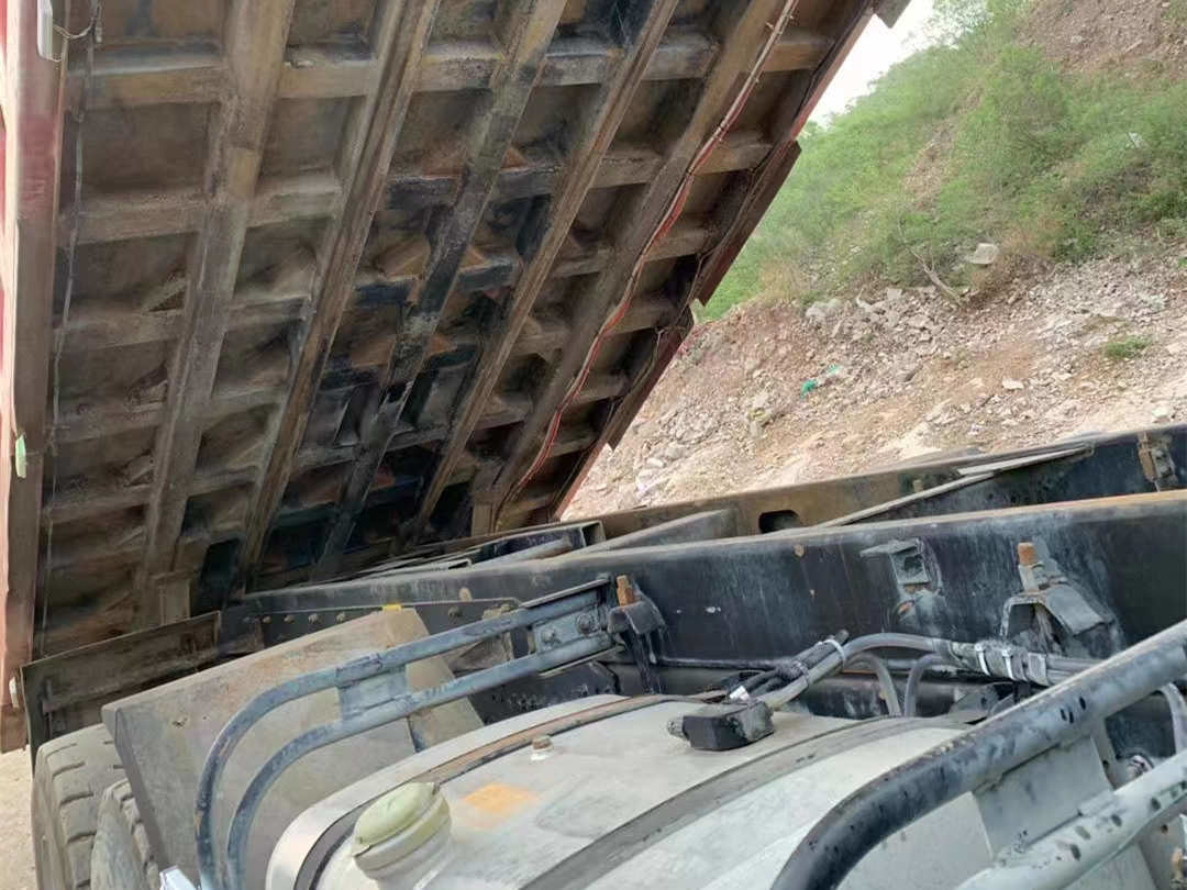 Used Tipper Trucks With Prices 10 Wheel Foton Dumper Loading 30 Tons Big Bucket With Cover