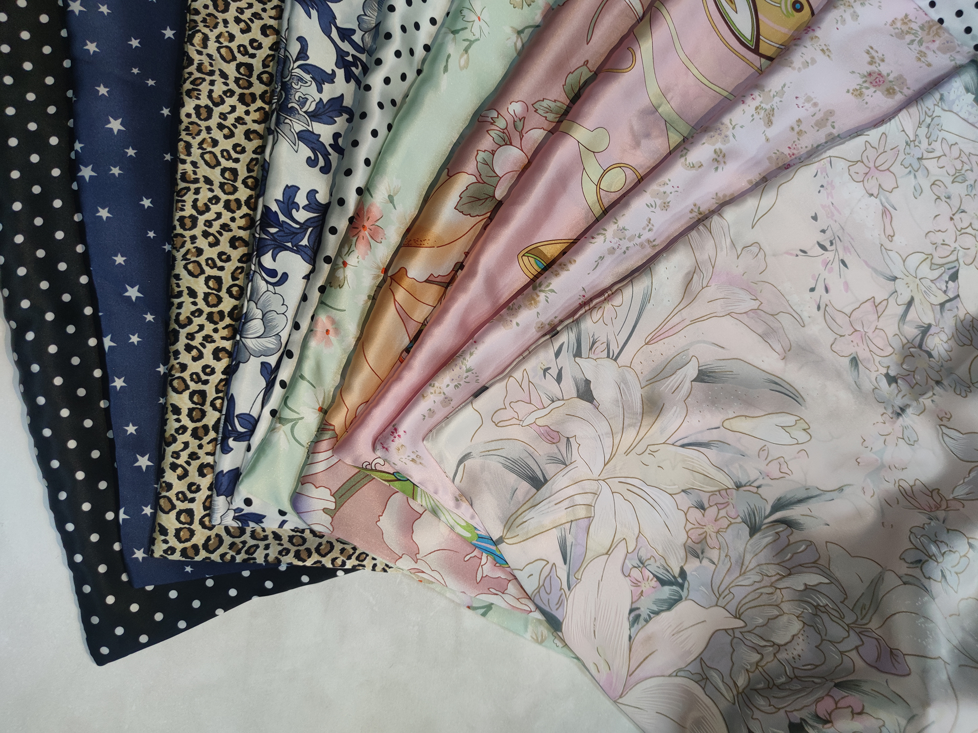 Pure Lightweight Silk Fabric Digital Printed For Bedding Set Multicolor