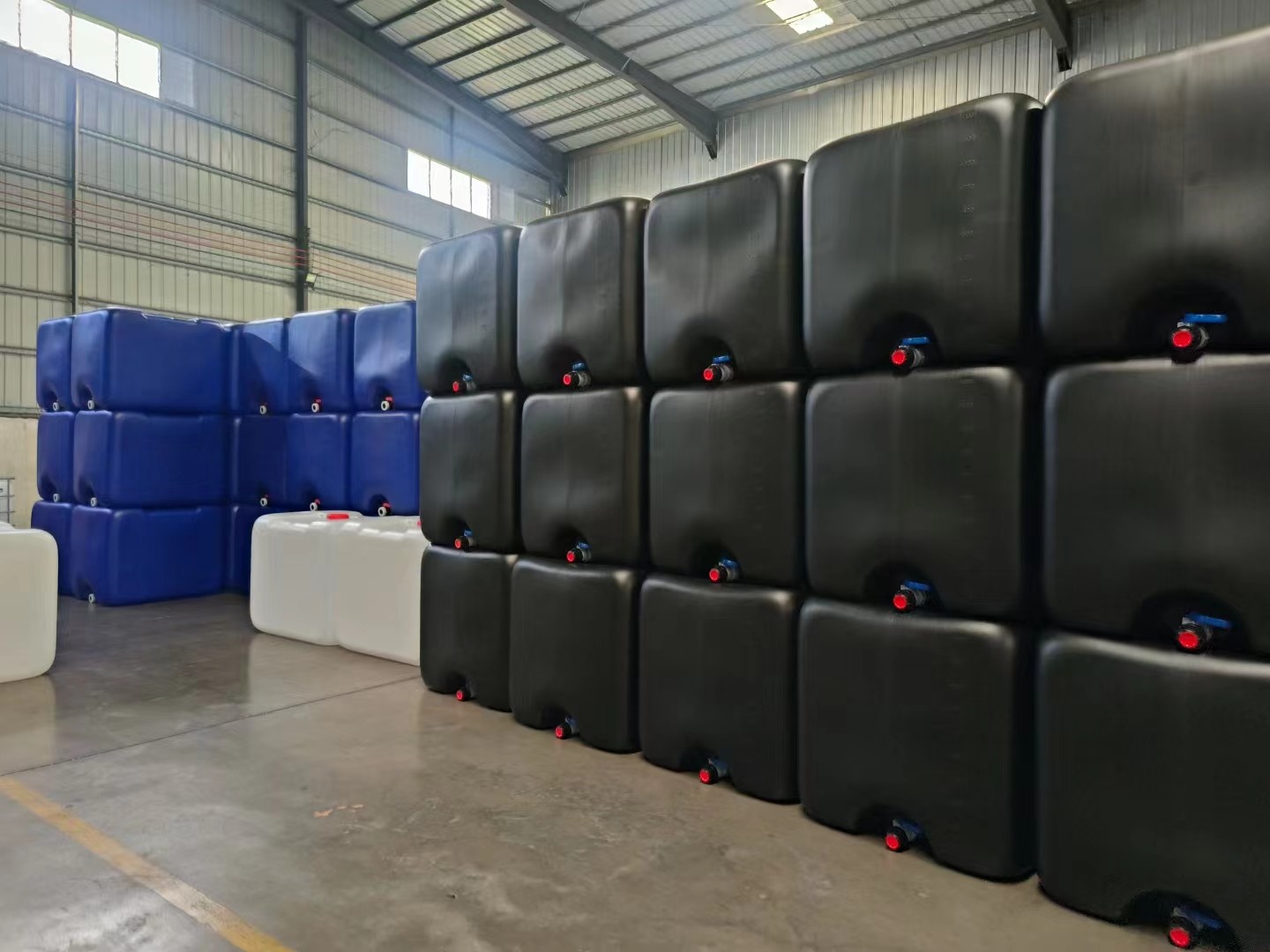 1000 Liters IBC Galvanized Steel Outer Cage And Black Inner Container For Chemical Industry