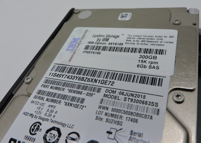 IBM Hard Disk 85Y6185 3543 300G 15K SAS 2.5 V7000 V3500 1 year warranty