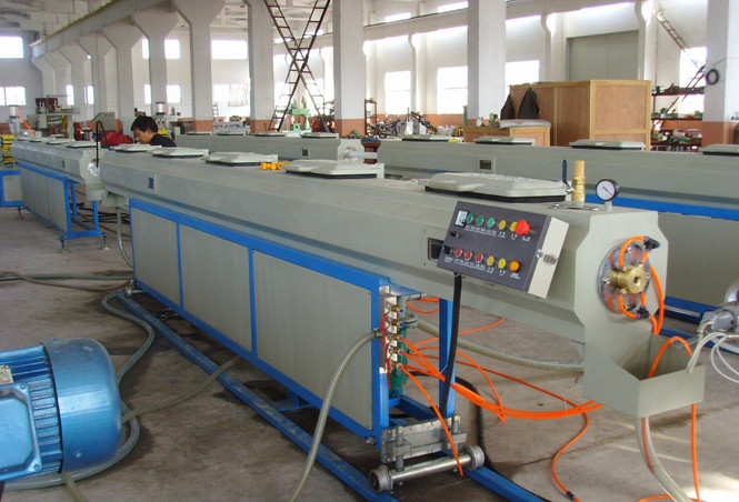 HDPE / LDPE Pipe Extrusion Machine For Irrigation , 2-3 Co-Extruding Die Pipe Extruder