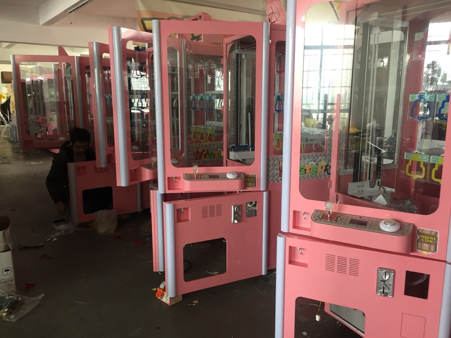 Plastic Key Master Vending Machine Toughened Glass With Plush Toy Gift
