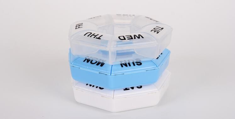 28 compartment column shape plastic pill storage box with pill crush box, Conventional eco-friendly 4 grids plastic trav