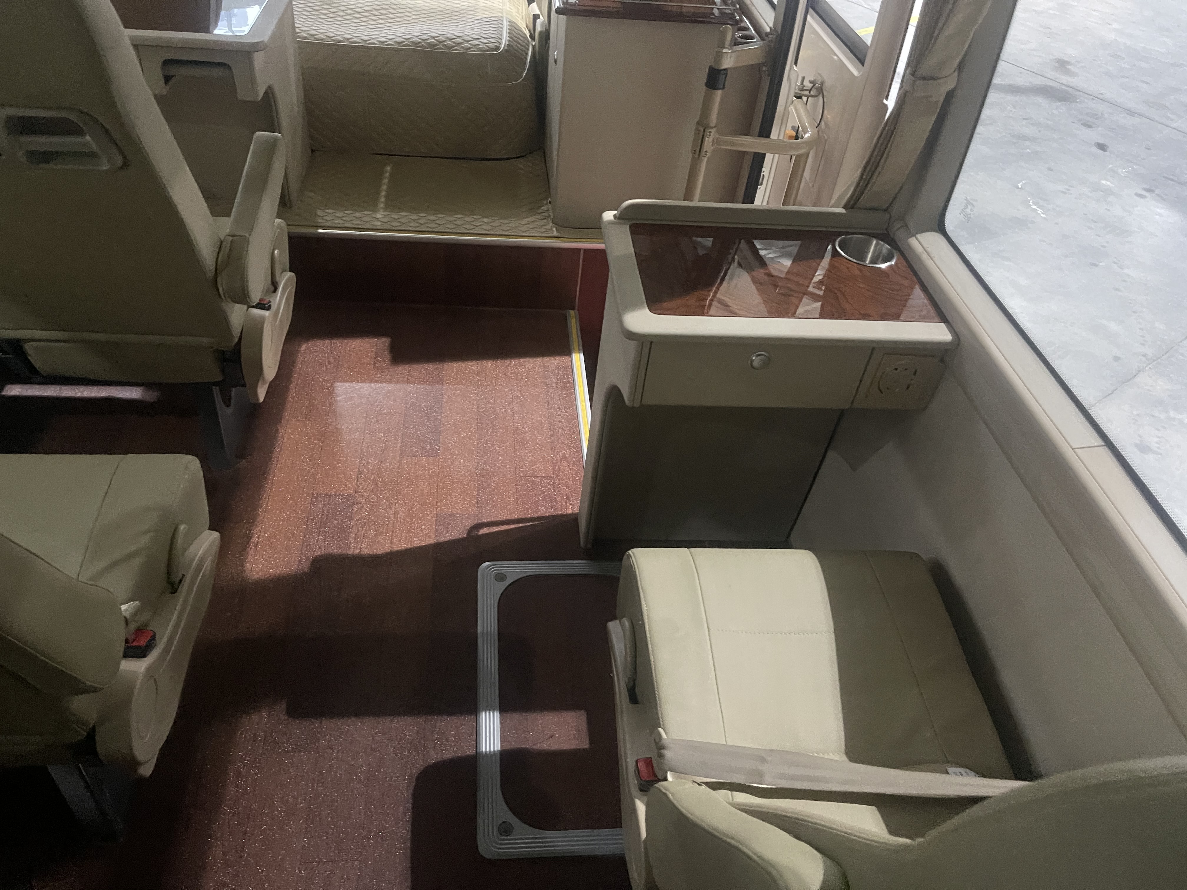 2024 Brand New LHD Mini 30 Seater Coaster Bus with Engine Capacity 4L