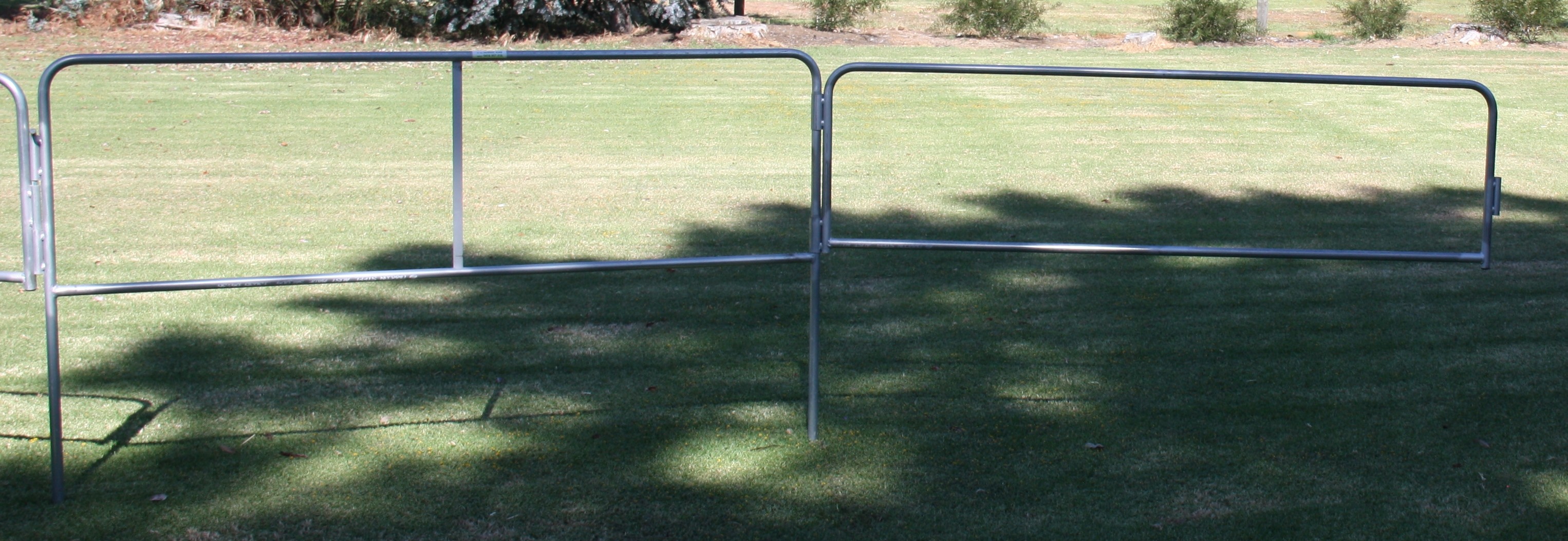 Mobile Rot Proof 1.35m Tall Livestock Handling Equipment For horse float