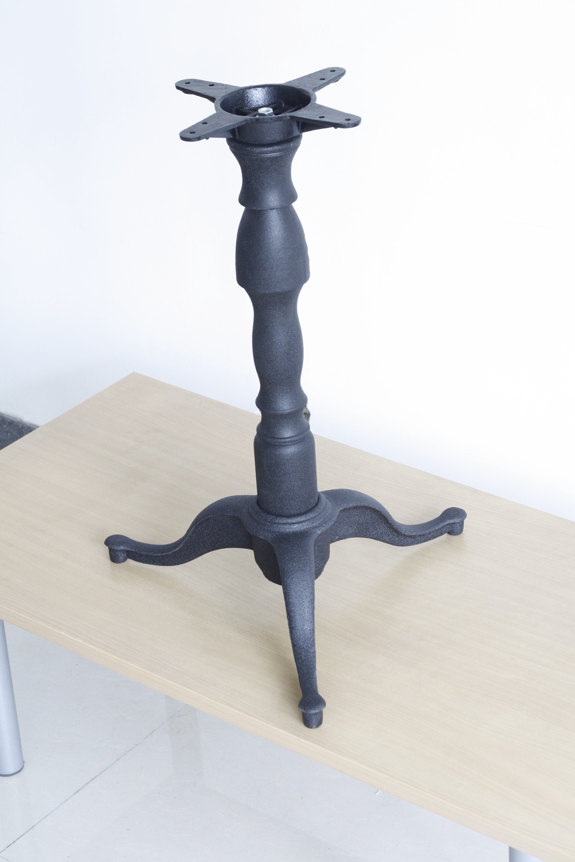 Fancy Restaurant Table Bases Metal Furniture Accessories Powder Coat Finish