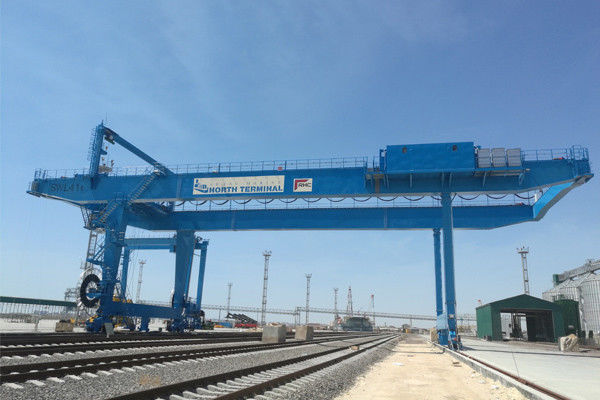 Container Rail Mounted Gantry Crane Double Beam , Electric Mobile Gantry Crane