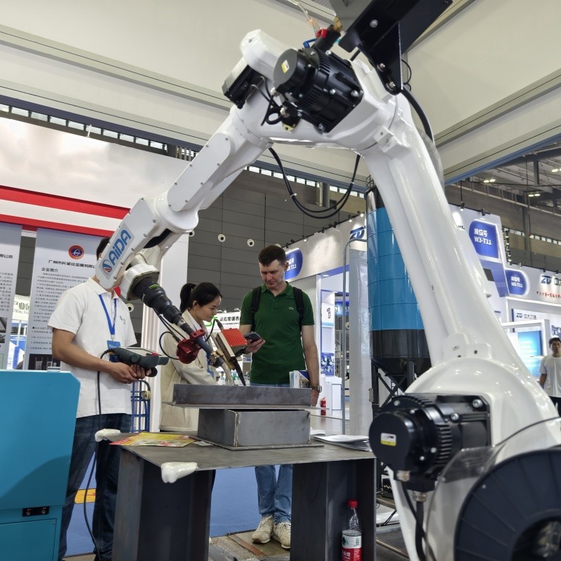 Point To Point Control Welding Robot IRB 2600 6 Axis Automated Welding Robotic Arm