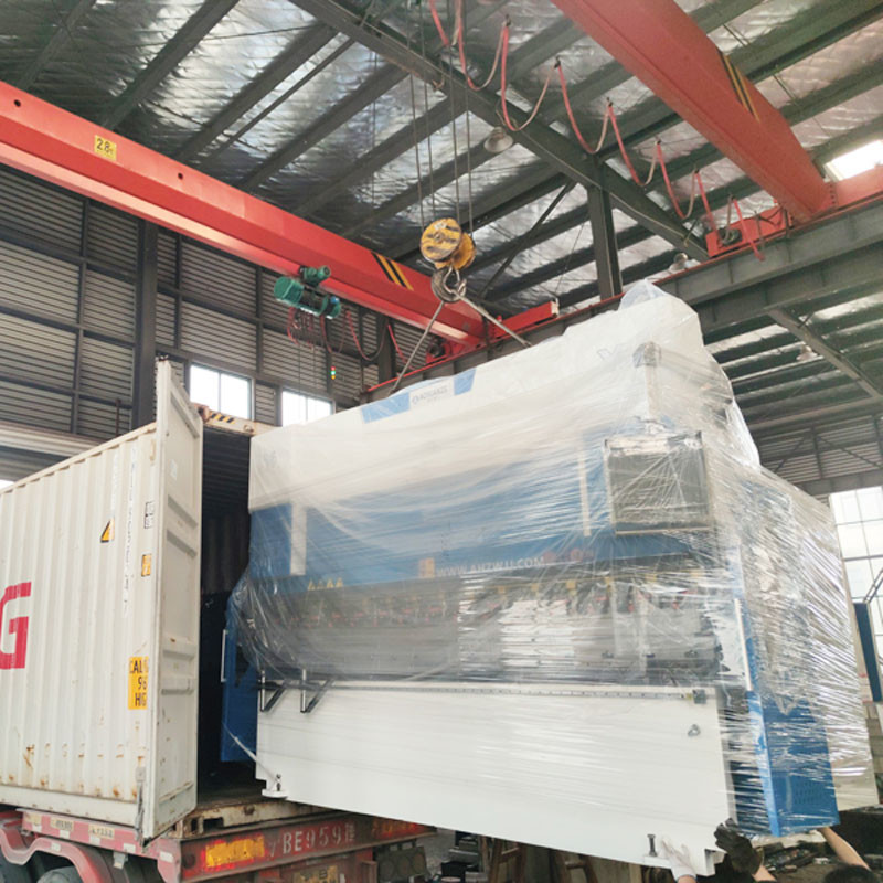 DA53T 4 Axis Press Brake 125T 3200mm Hydraulic CNC Sheet Metal Bender With Safety Guard