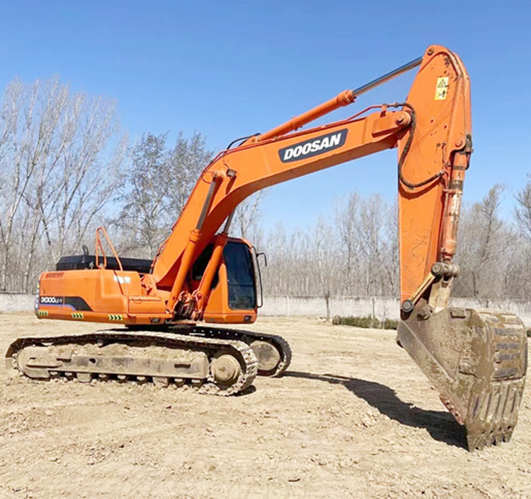Used Doosan DH300 Excavator with Original Hydraulic Valve and 3811 Working Hours