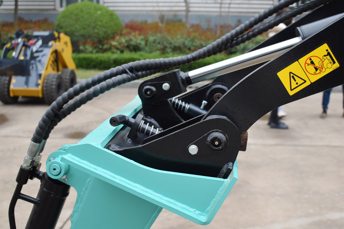 Compact Track Skid Steer Machine Roader With Attachments