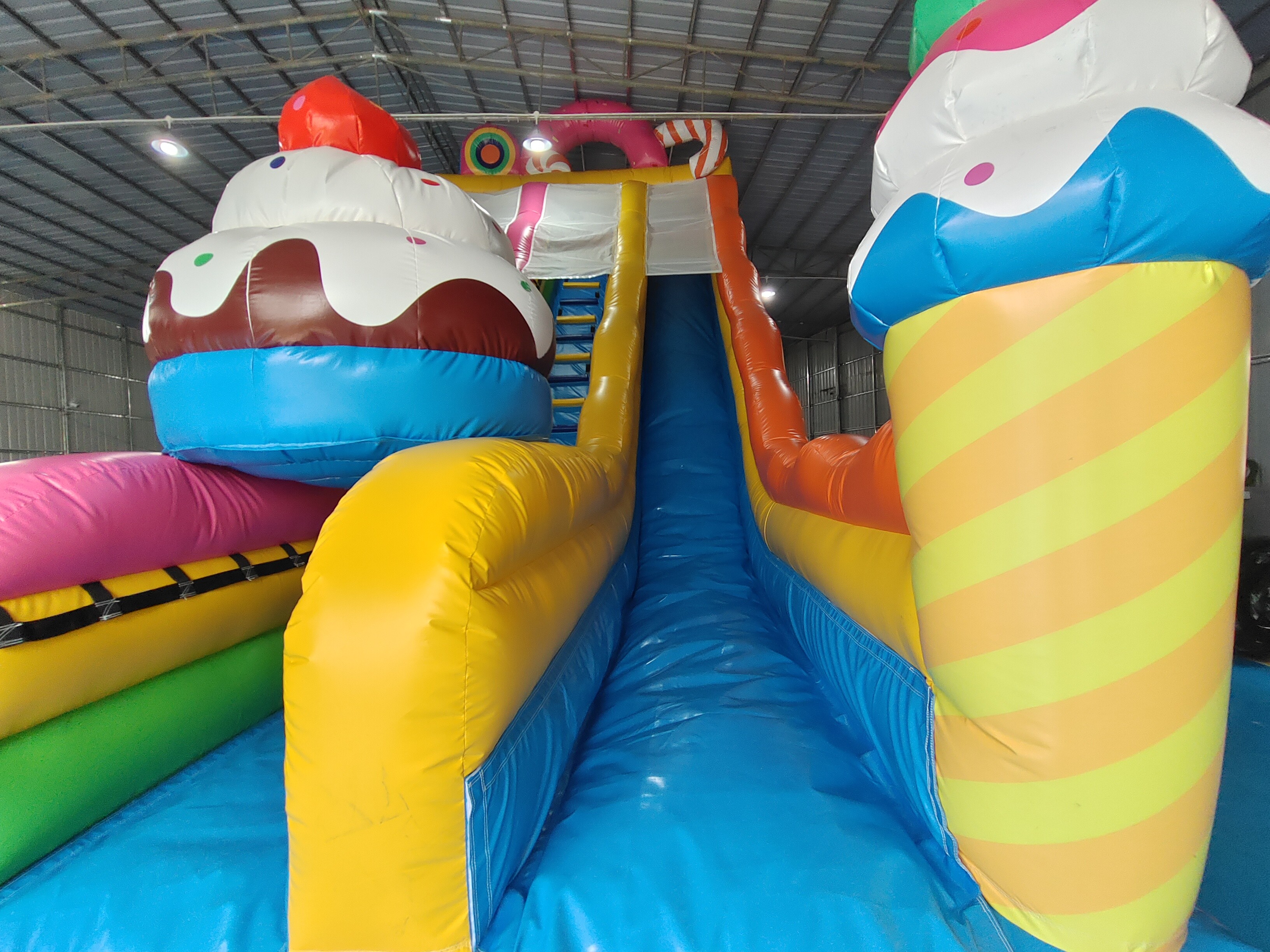 0.55mm PVC Tarpaulin Inflatable Slides Ice Cream Cupcake Cartoon Inflatable Dry Slide High Slide For Kids And Adults