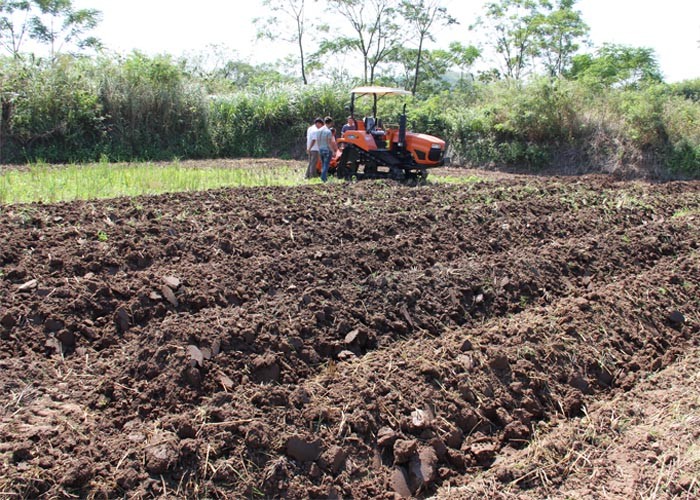 3550*1770*2650mm 2400r/Min Farm Tilling Machines Cat Farm Tractor