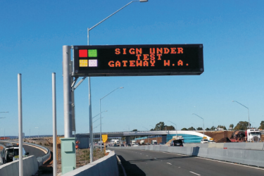 Trailer Mounted Solar Traffic Vms Sign Board Guiding Communication TCP/IP Mobile Angle 70°