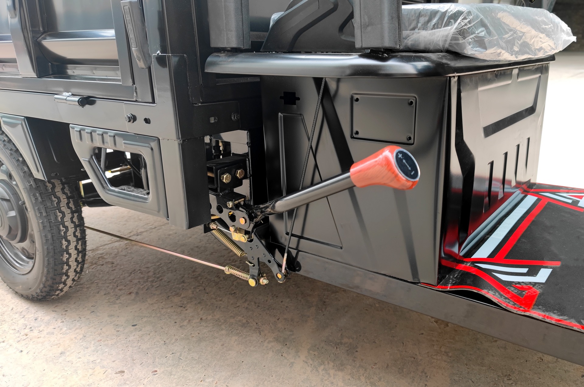 7-9h Charge Time Electric Tricycle For Dry Engineering And Passenger Transport