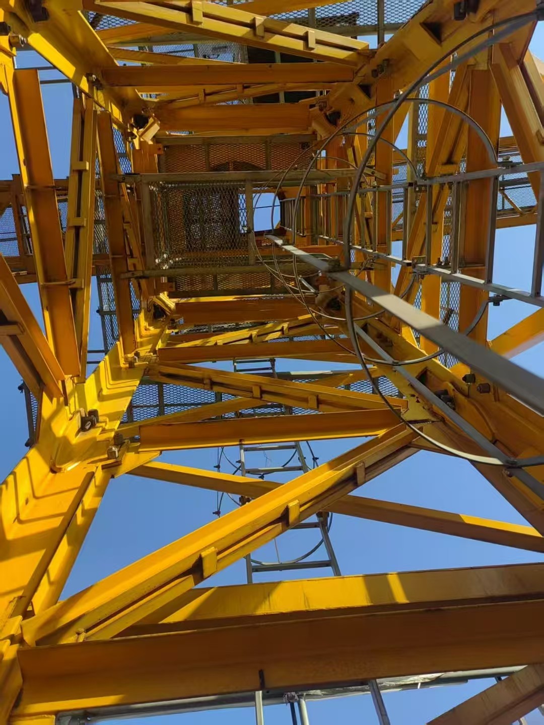 2020 Zoomlion Tower Crane 7525-16 Towering Performance for Assembled Installation and 16T Capacity in City Skylines