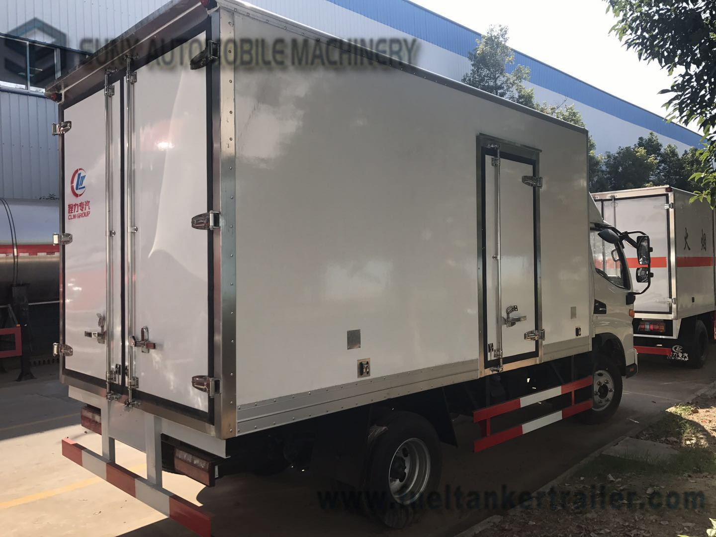 1-4 Ton JAC 4x2 Light Refrigerator Van Truck / Dry Box Van Cargo Truck 3308 Mm Wheel Base