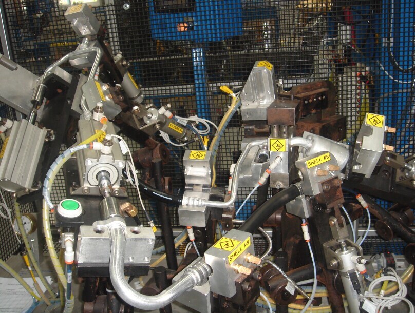 Automatically Clam-shell Helium Leak Testing Equipment for Air-Conditioner Pipelines Accuracy 1.0E-5mbar.l/s