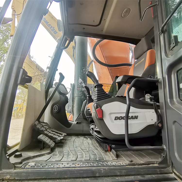 Original Hydraulic Pump Doosan DX530 Large Crawler Excavator for Earth-Moving Projects