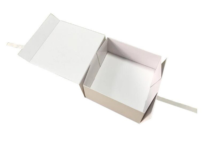Fashionable Ribbon Tie Gift Box , Personalised Packaging Boxes Custom Logo
