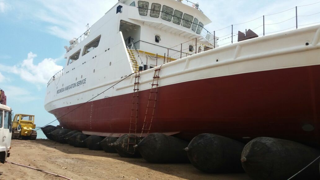 Industrial Underwater Ship Launching Rubber Airbags Life Rescue Inflatable 1.5 X 12