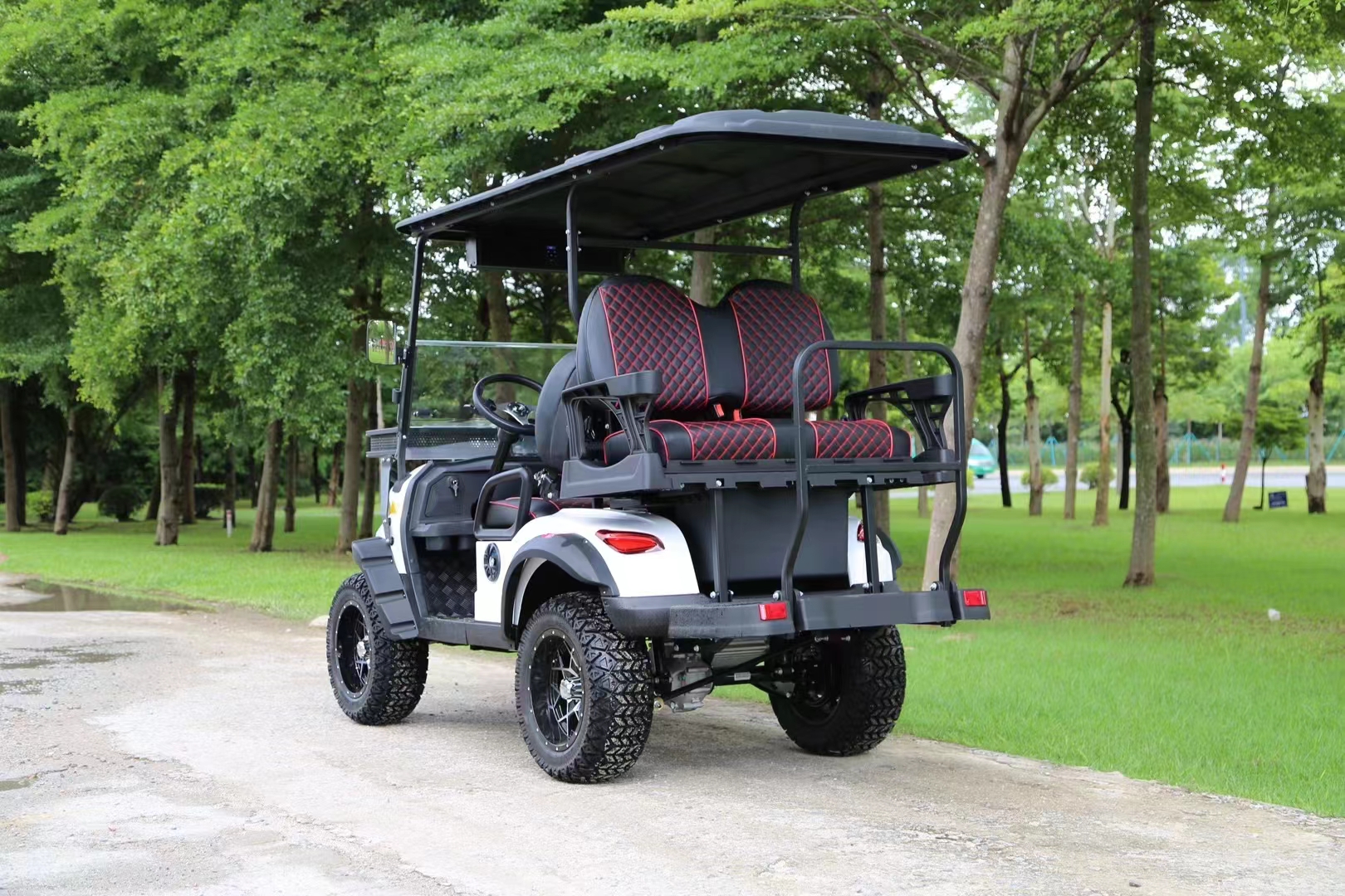 Seats 1-2 Electric Golf Cart Hunting 4 Passenger with 5kw AC Motor and Curb Weight of 400-500kg