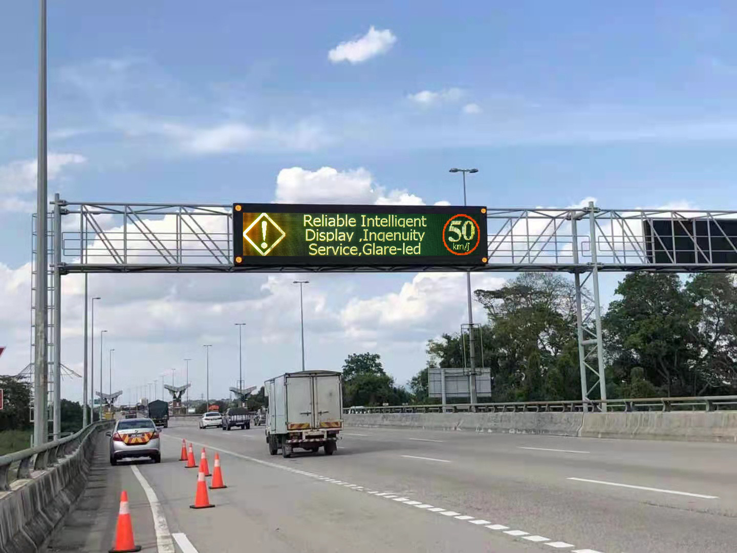 City Roadside Variable Message Sign P10 P16 P20 City Road Gantry Top Variable Message Sign Full Color LED display