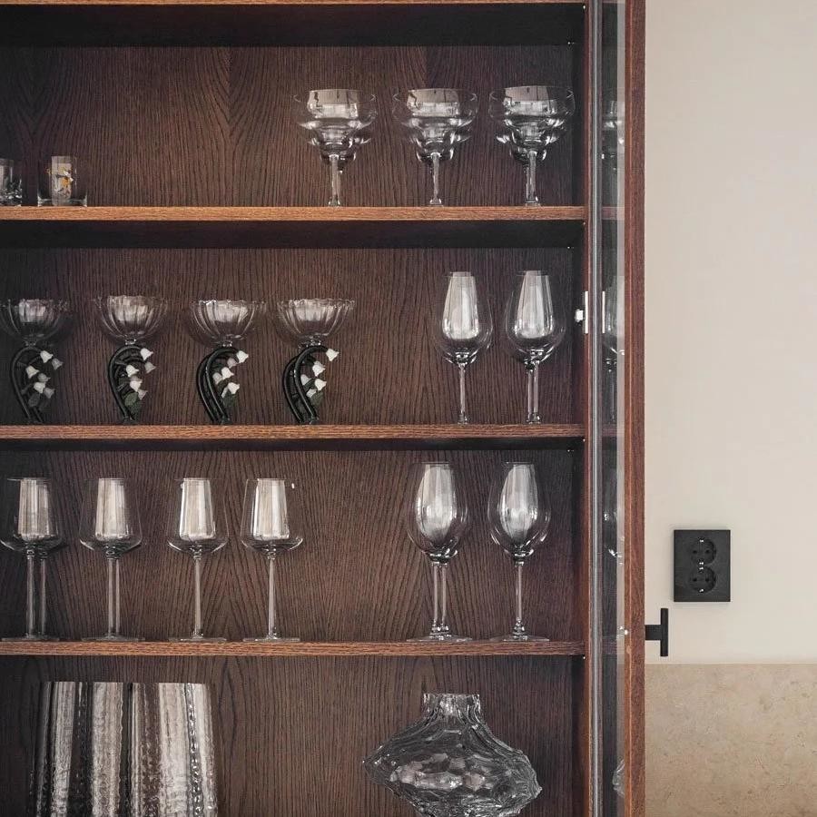 Apartment Antique Style Frame-Line Door Panel Kitchen With Glass Wine Cabinet Wood Veneer Kitchen Cabinet