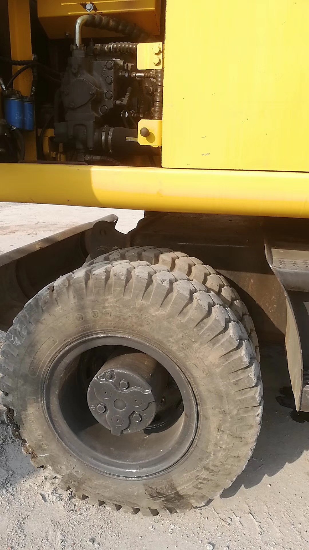 Secondhand Komatsu Excavators PC150W Heavy Excavator Wheel Excavator in Good Condition