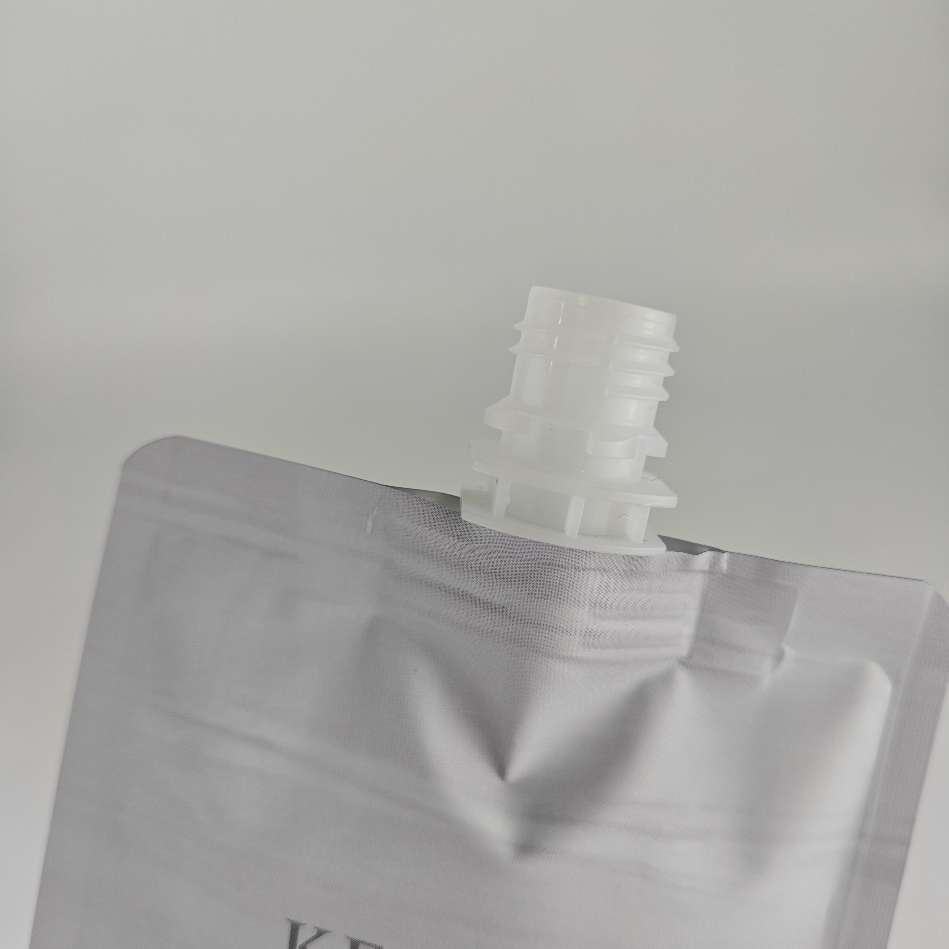 Customized Wholesale 100g Heat Seal Skin Care Cosmetic Plastic Packaging Bag Spout Pouch with Round Corner