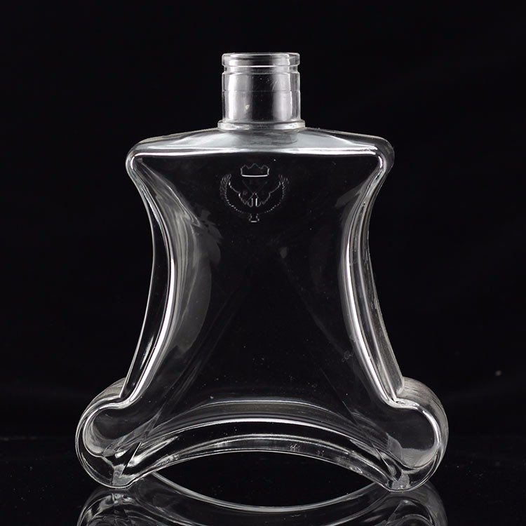 Industrial 700ml Glass Bottle for Beverage Industry in Thumb Shape