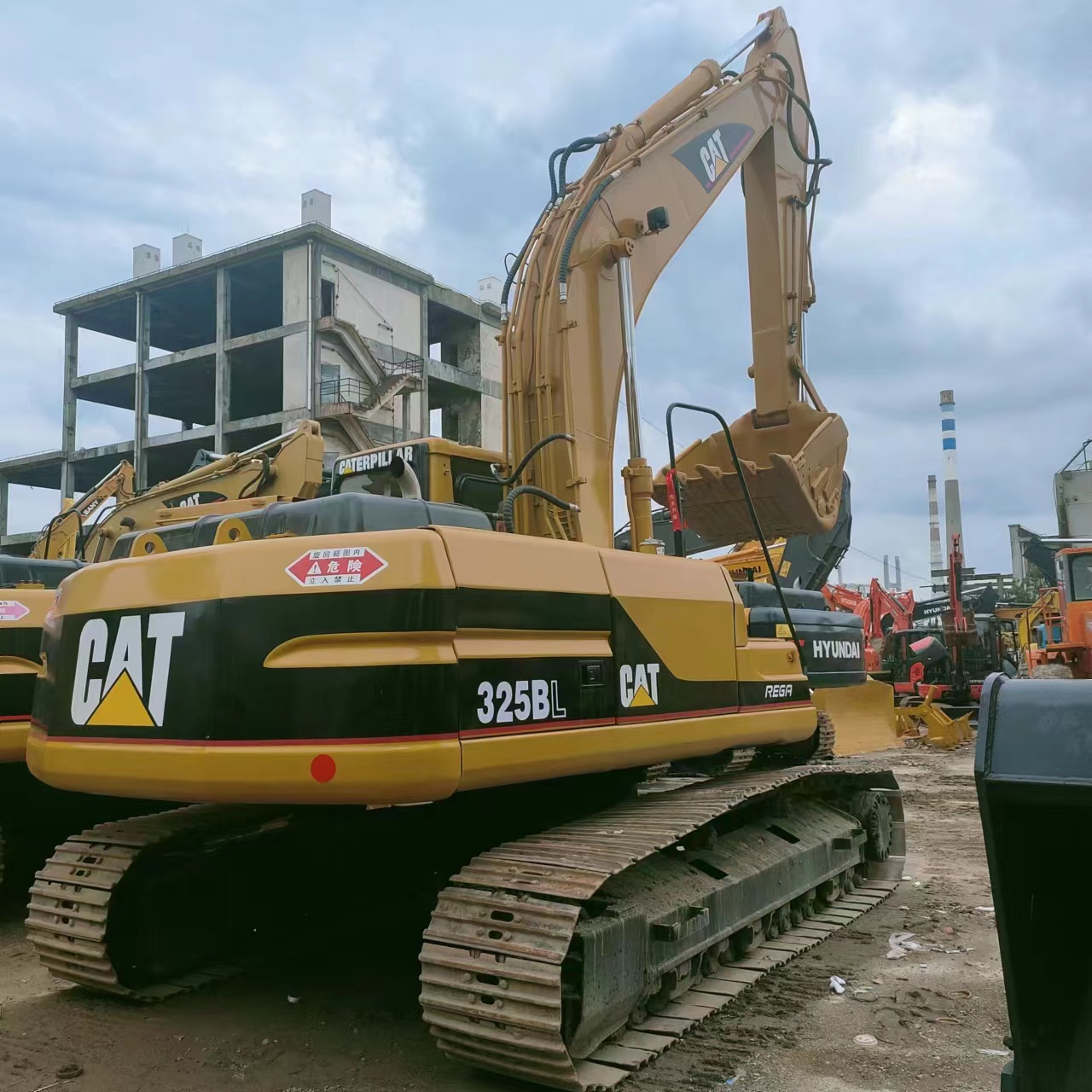 Used Cat 325B Excavator With Original Hydraulic Cylinder And 28600kg Weight