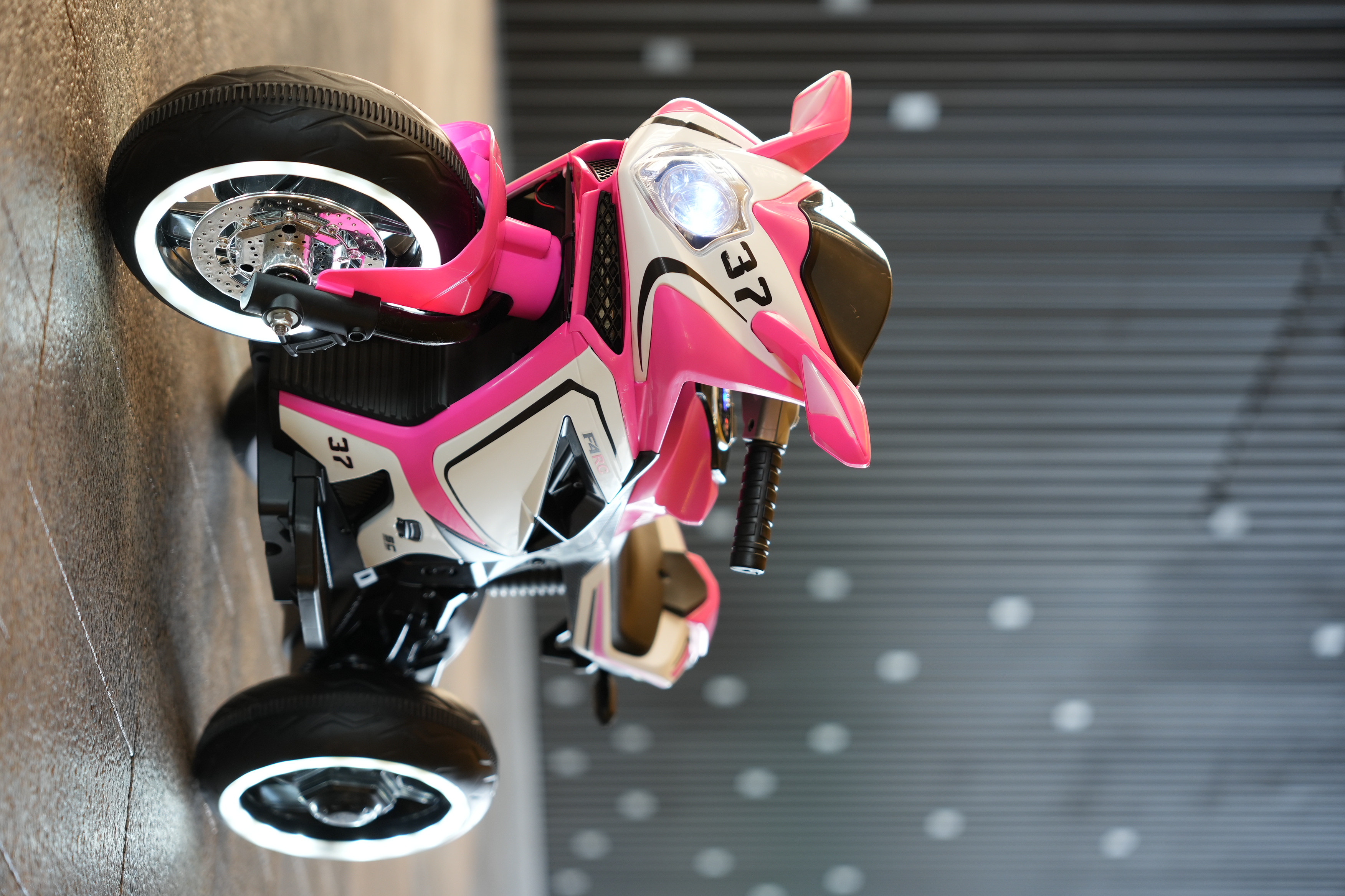 Early Education and LED Lighting 6V Ride-on Electric Motorcycle Car for Kids Manufacture