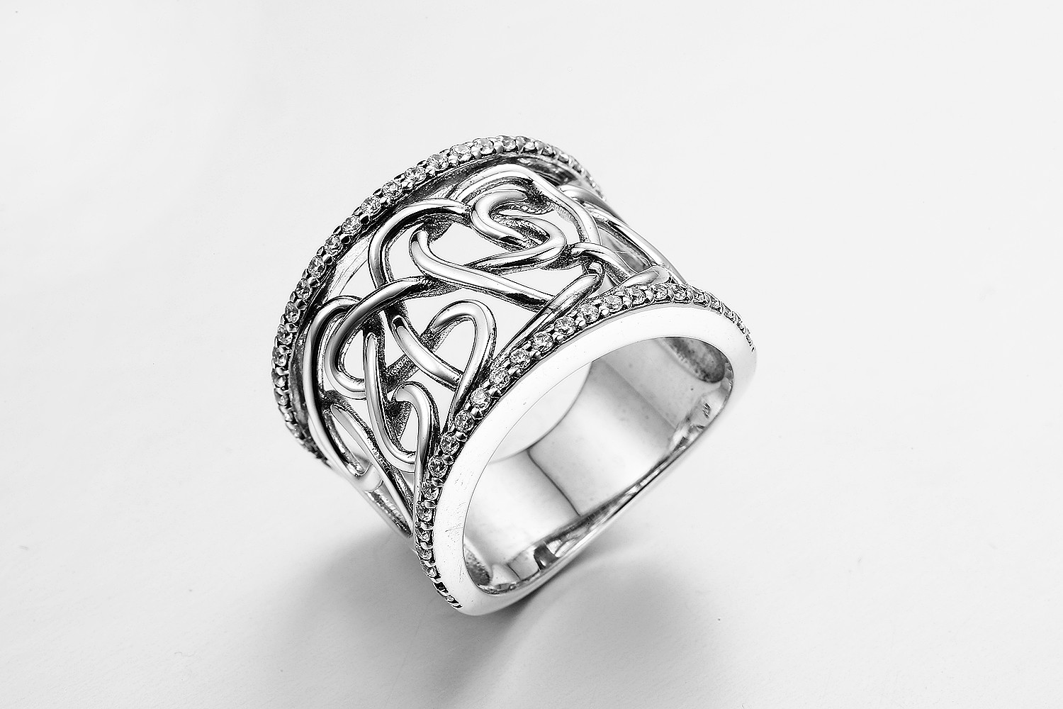 5.81 Grams Silver Wedding Anniversary Rings ODM Oval Cubic Zirconia Ring