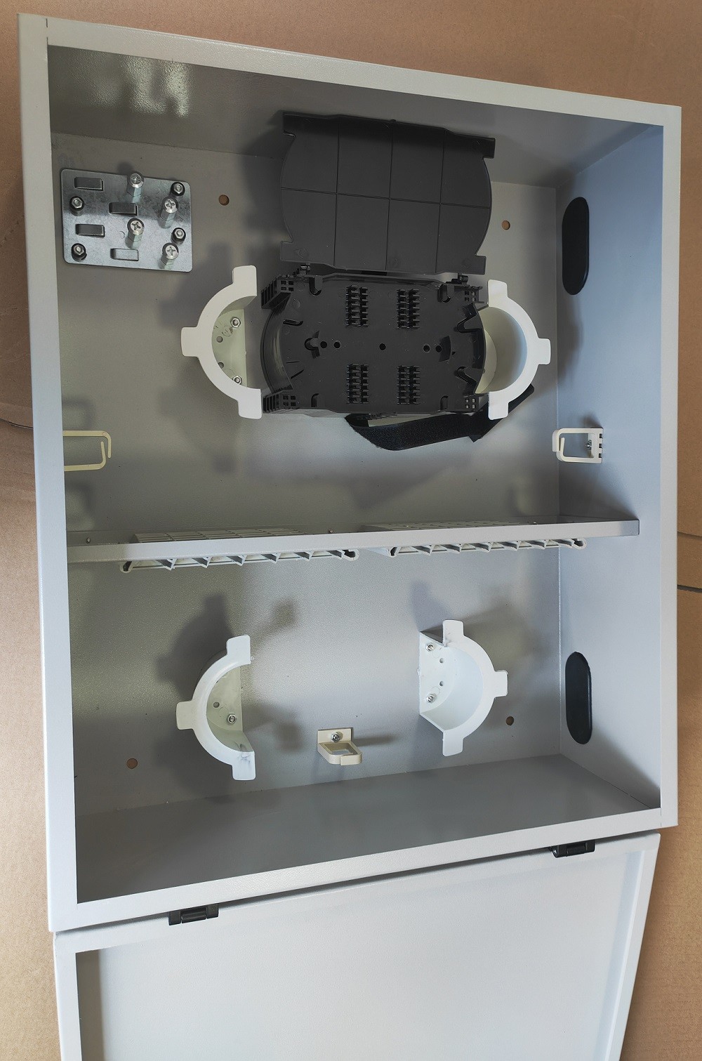 72Port 1-Door Wall Mount Fiber Enclosure 144 Fibers (LC/DX) Cold Roll Steel Sheets