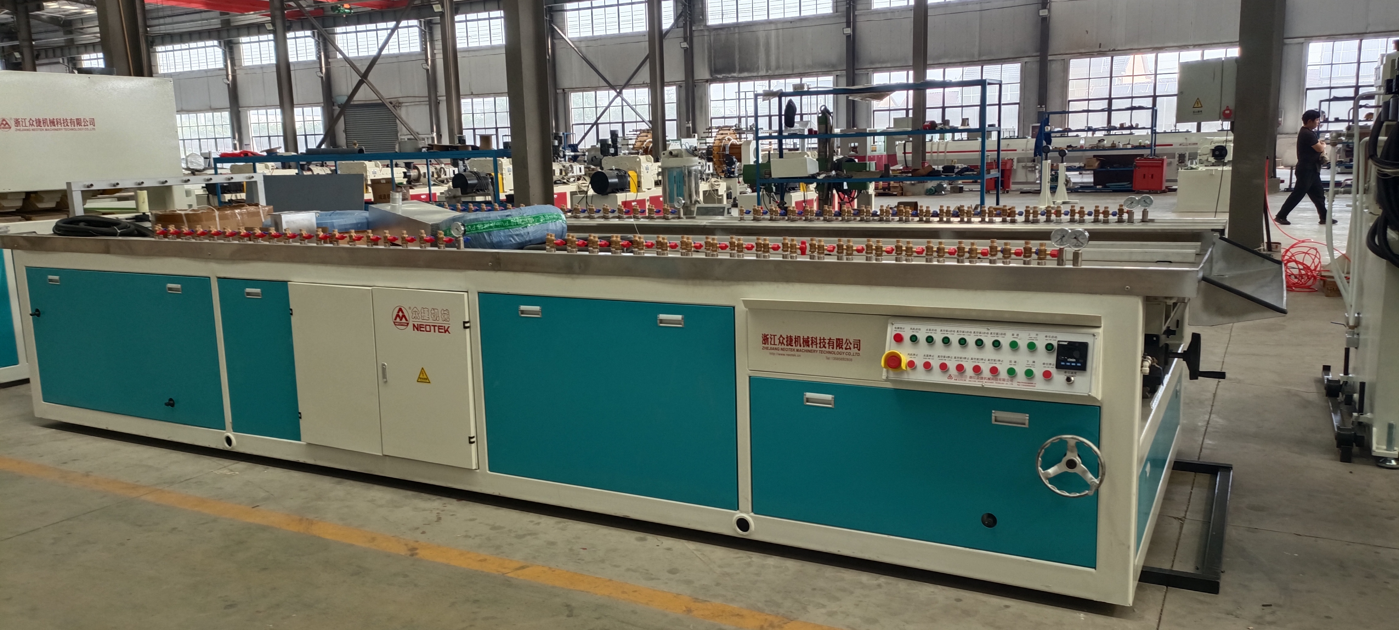 380V 50hz Voltage PVC Hollow Sheet Extrusion Line with 156 1 Screw L/D Ratio Design