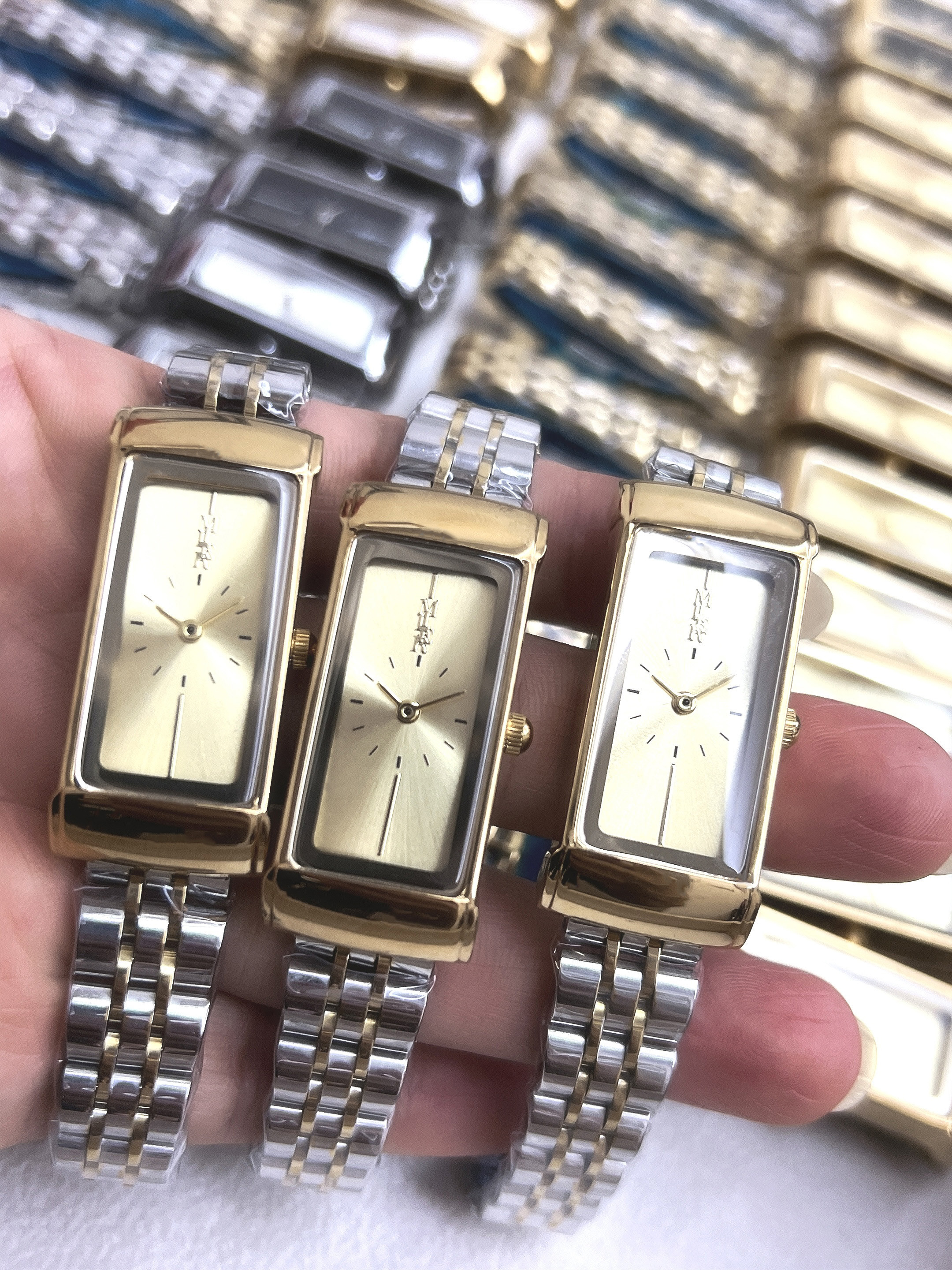 Black Dial Luxury Ladies Stylish Wrist Watch With Stainless Steel Strap