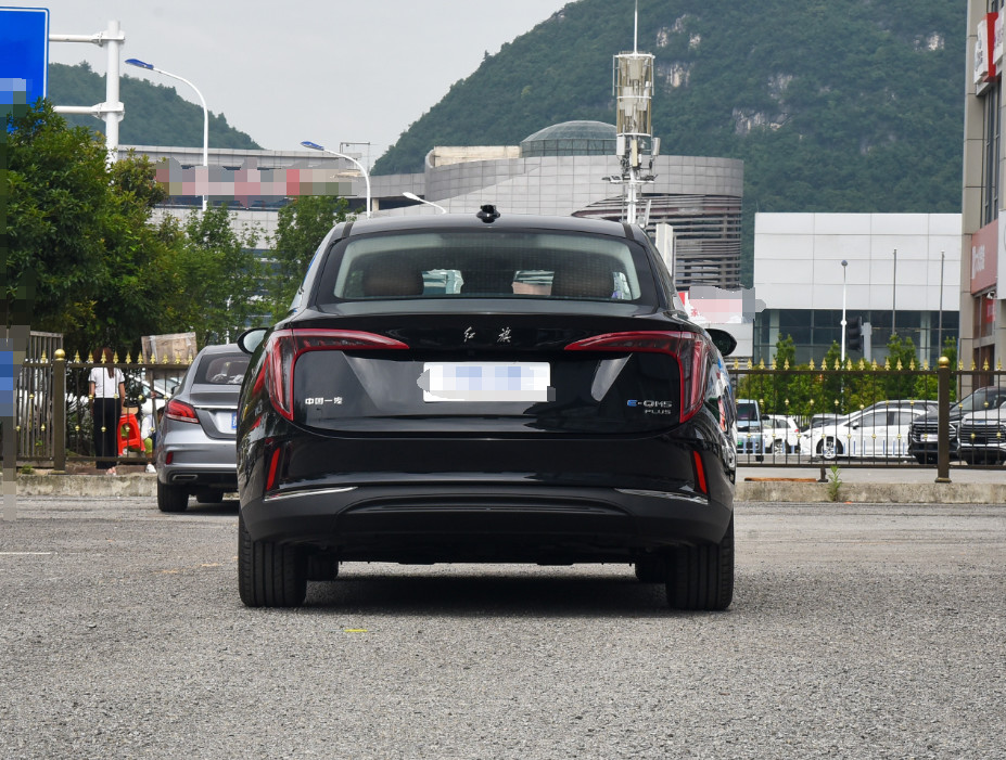 Hongqi Electric EV Car 140Kw 5 Seat Electric Car Front Wheel Drive Black