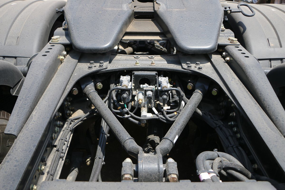 AMT 12-Speed Single-Row Semi-Seat Diesel 480hp 6*4 Shacman Tractor Truck H6000 Model