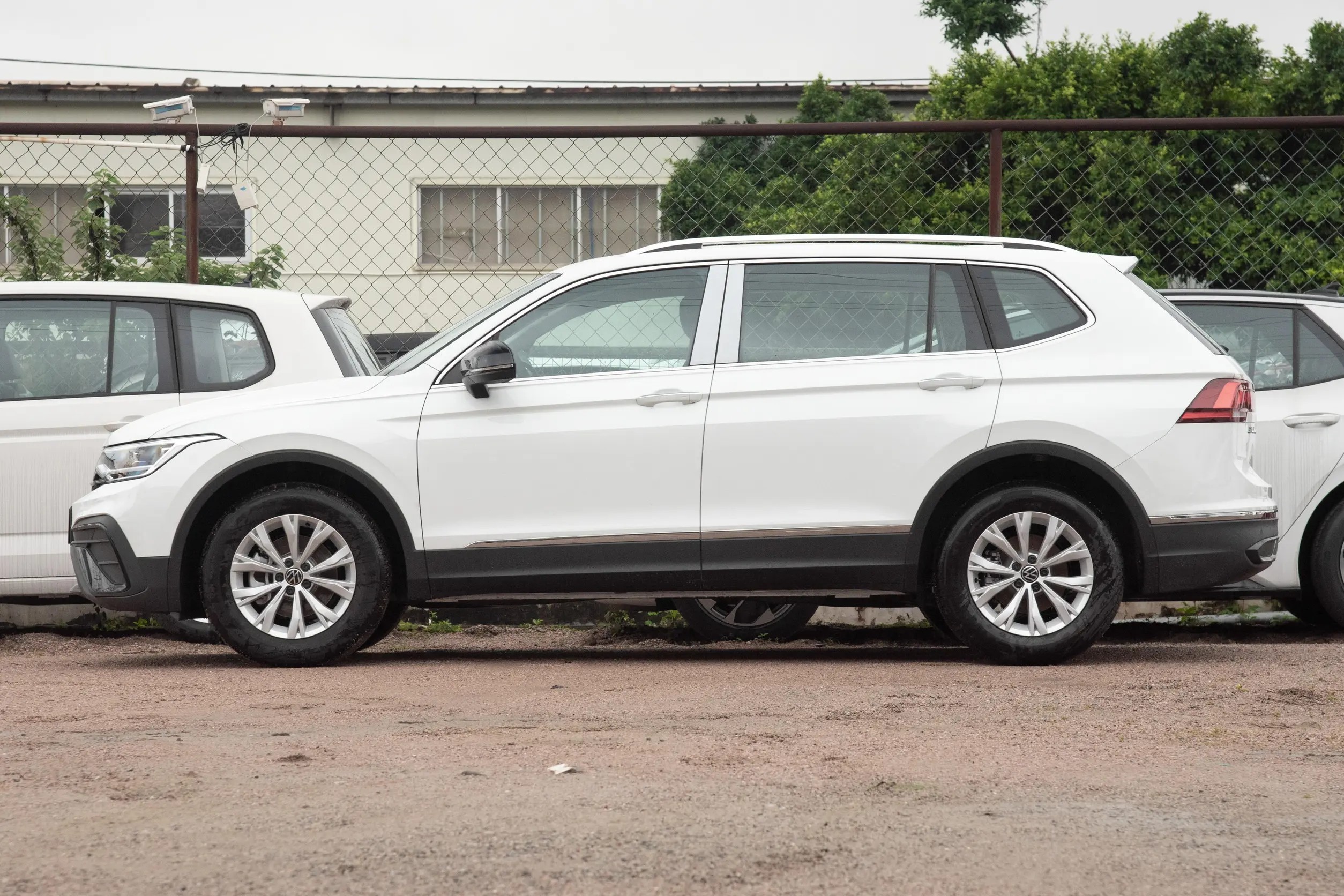 New Volkswagen Cars VW TIGUAN L SUV 2.0T 4WD 7 Seater Volkswagen VW Tiguan L 2023 in stock for sale