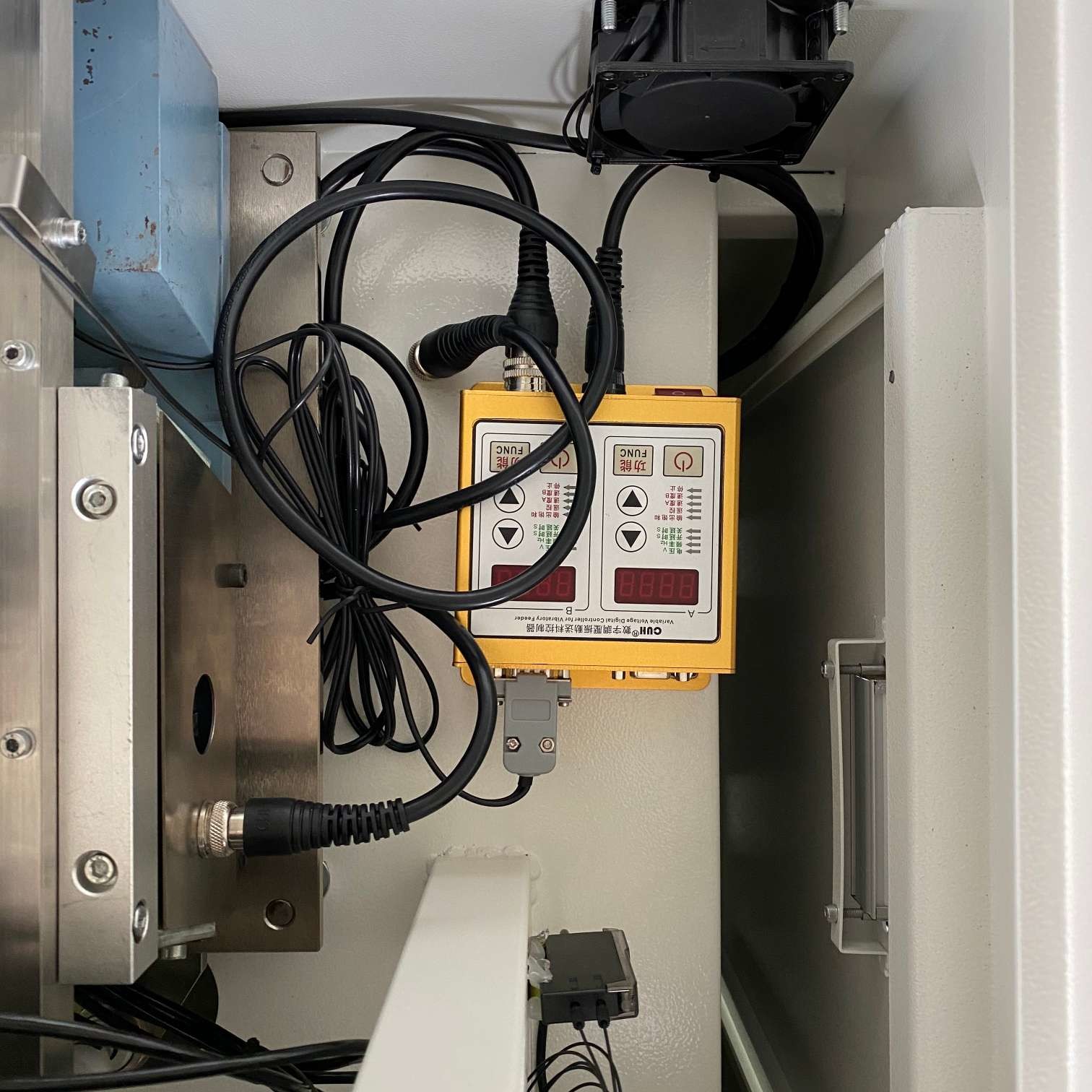 LED Bulb Custom Assembly Machine E27 Base locking machine 100W With Wire Cutting Function