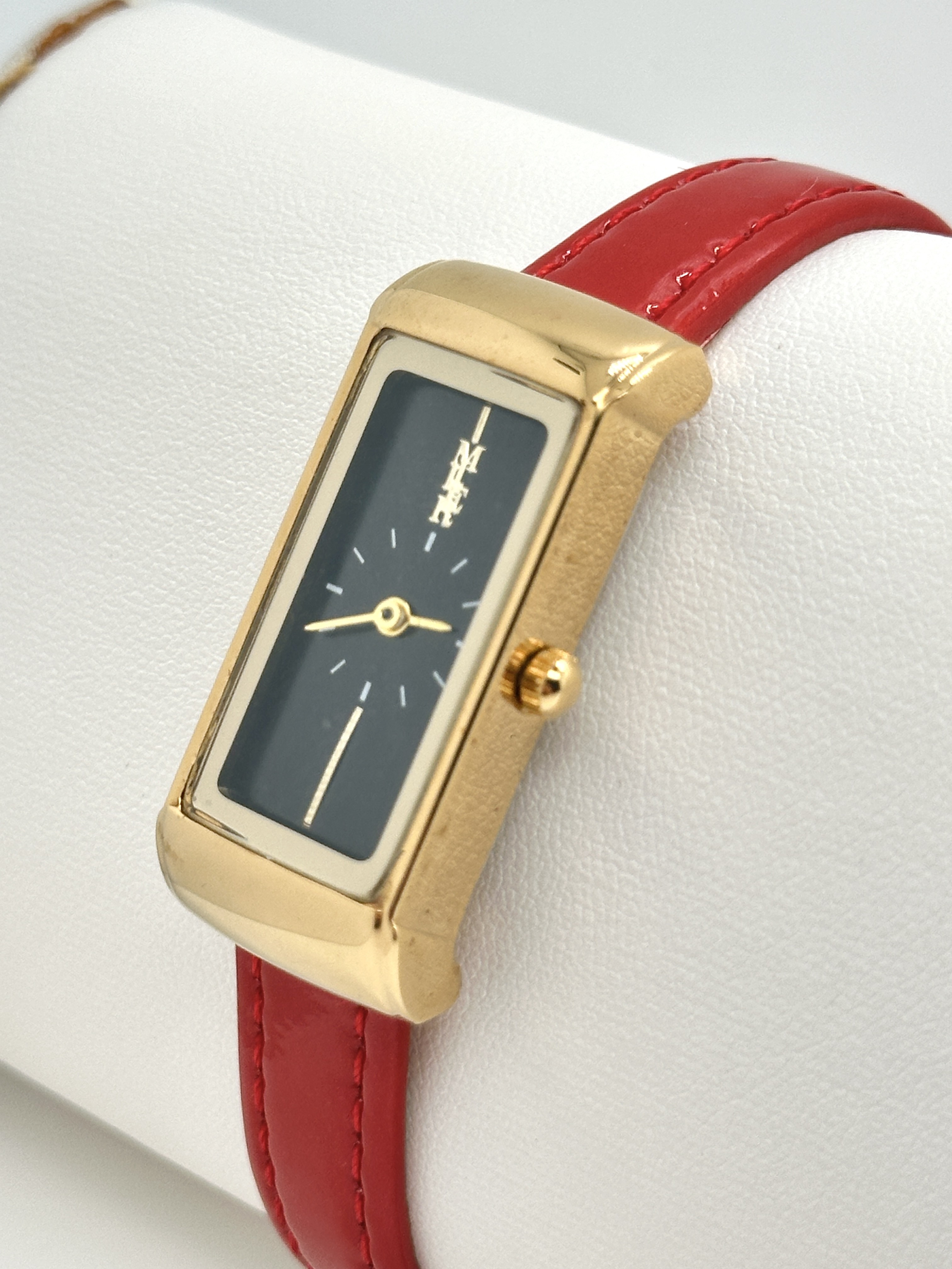 Quartz Wrist Watch Modern Style and Leather Band for B2B Marke