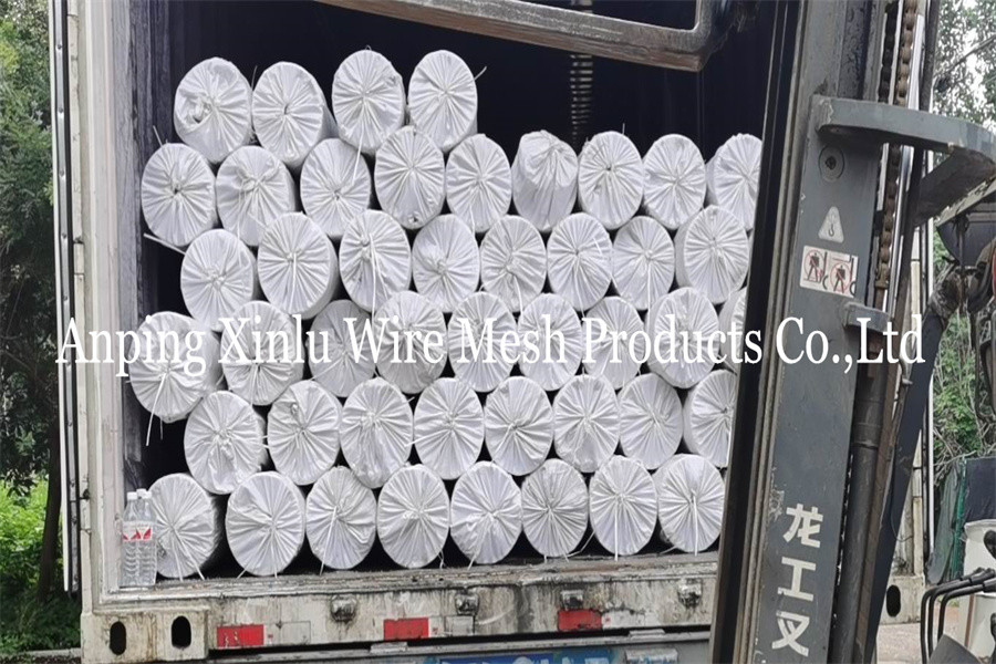 Non Clogging Johnson Wrapped Wire Welded Screen Pipes Continuous V Shaped Slot
