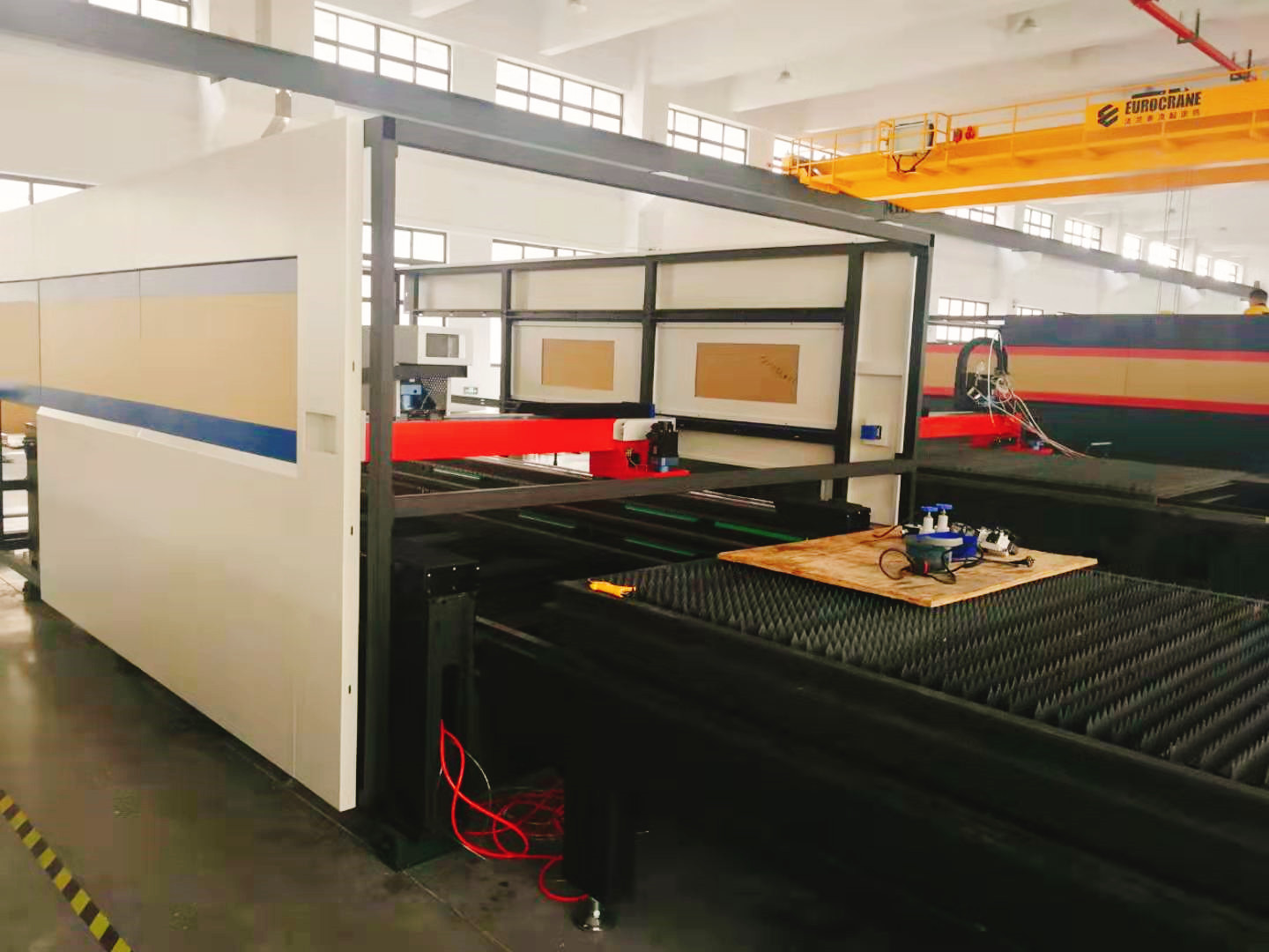Yaskawa Servo Motor Foster Engraving Model 1 Rachel Steele Tube Video Laser Cutting Machine