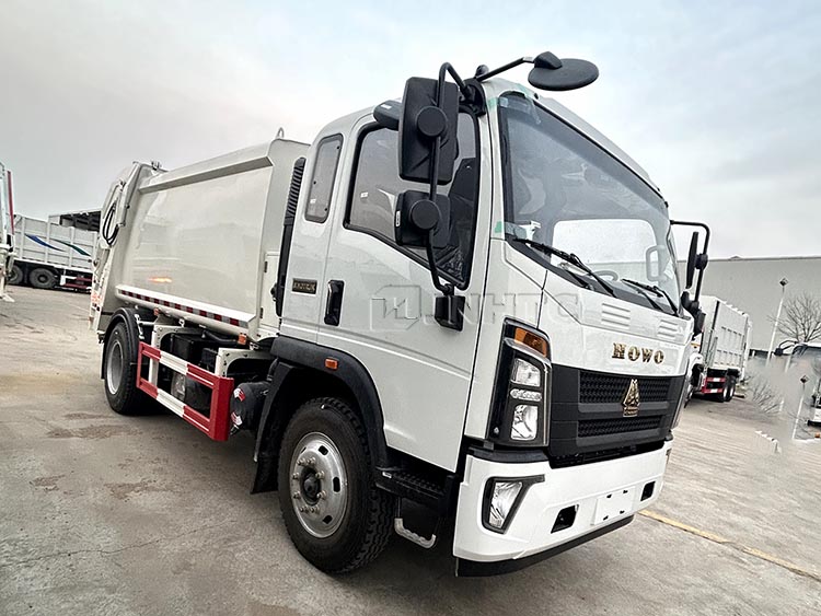 HOWO Light Garbage Truck 10 M3 4X2 Small Garbage Compactor Truck