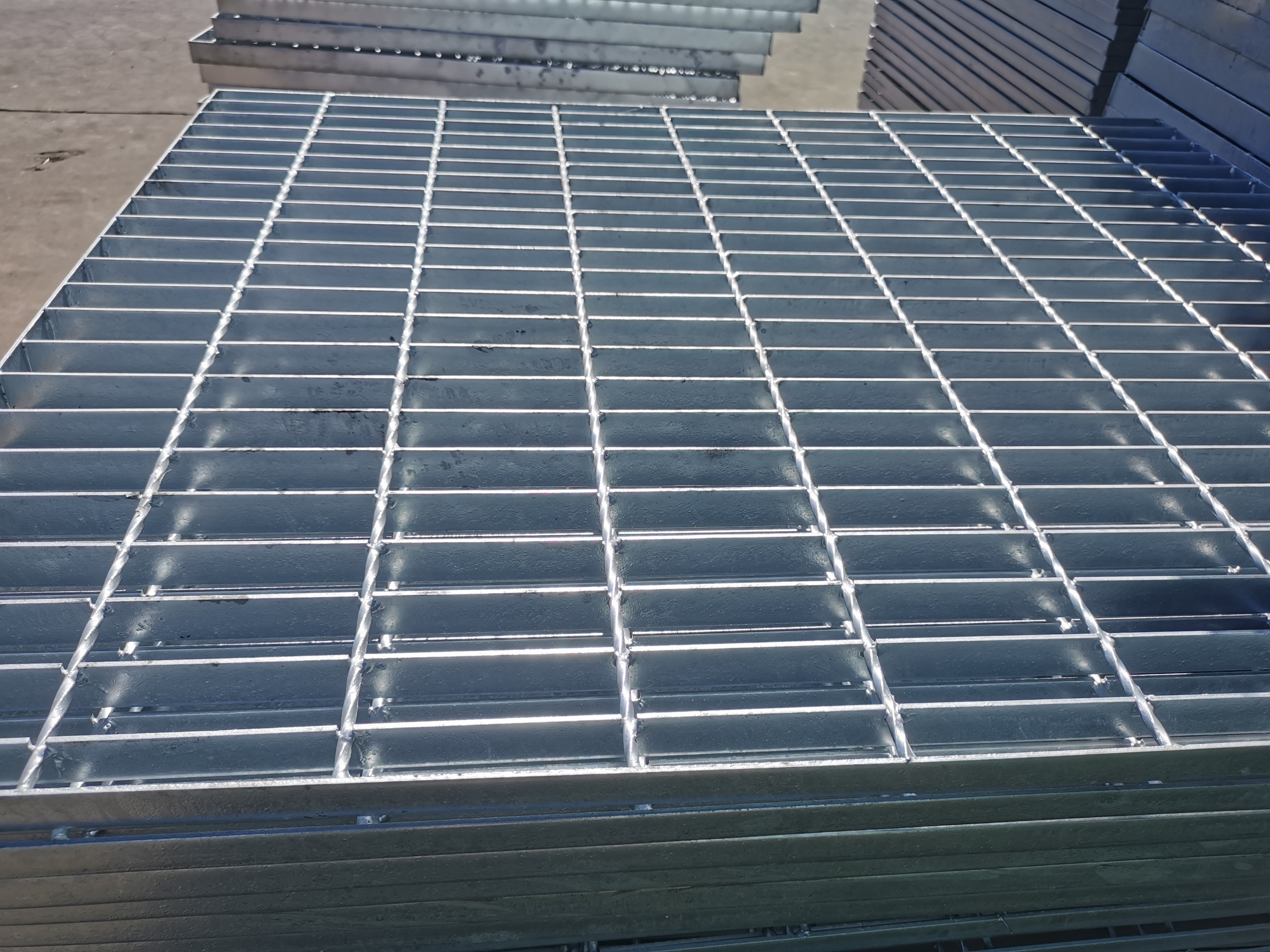 Anti Corrosion Stair Treads Steel Grating 200mm ISO9001 Approved