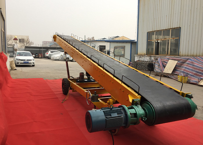 Large Capacity Carbon Steel Flat Rubber Roller Belt Conveyor For Clay And Sand