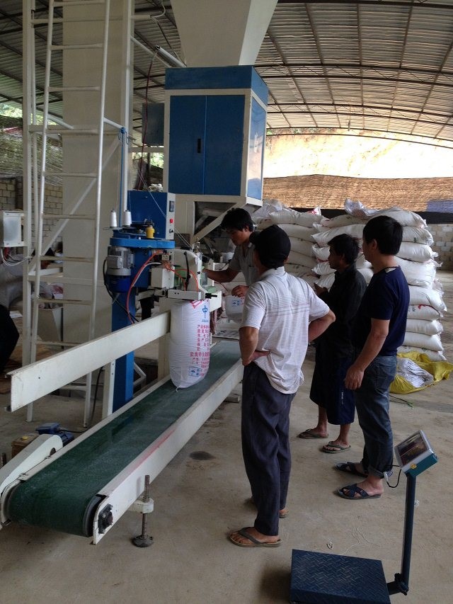Automatic wheat flour packing machine for kraft paper bag