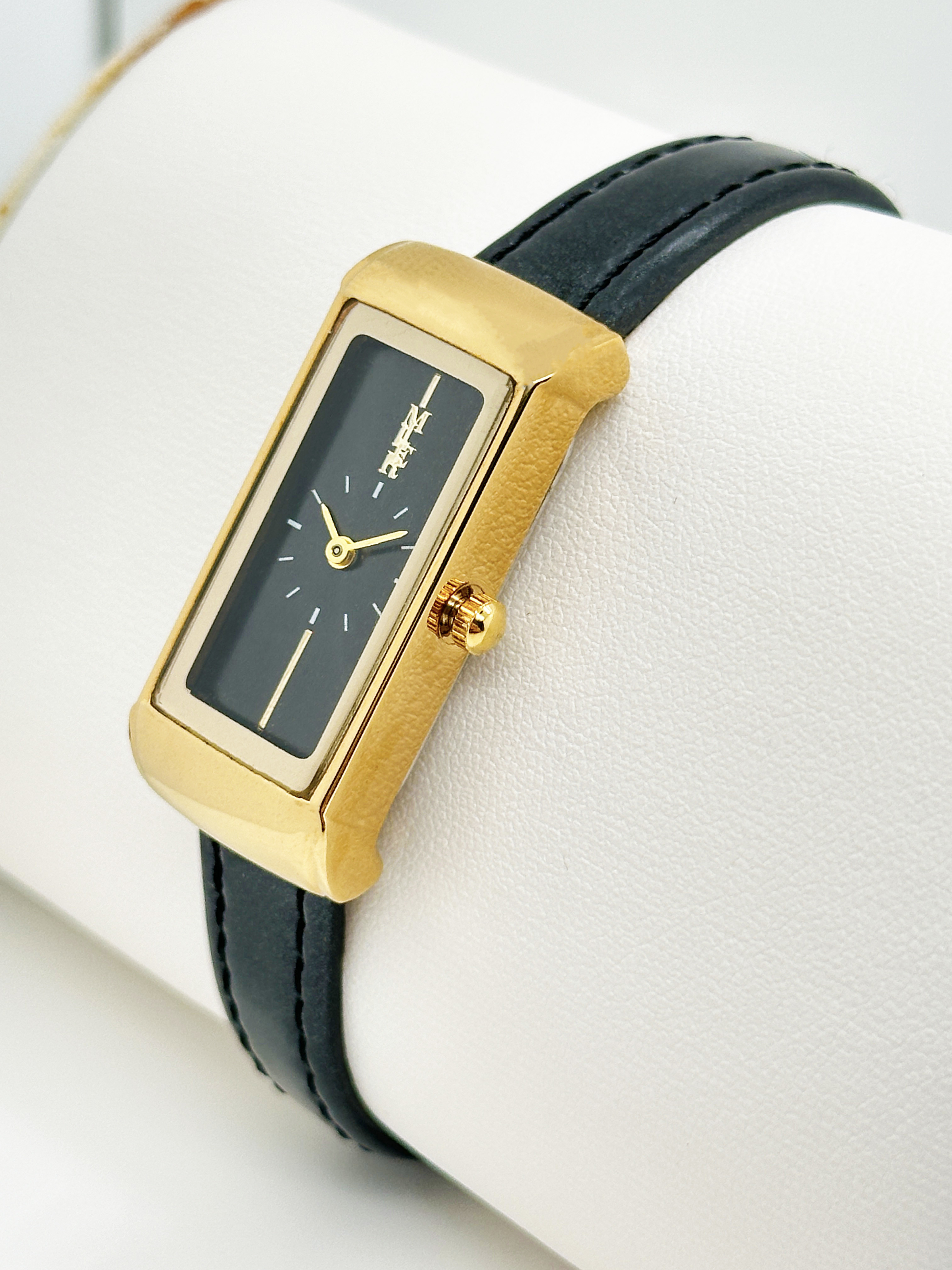 Scratch Resistant Elegant Womens Quartz Watch With Luminous Hands And Buckle Clasp